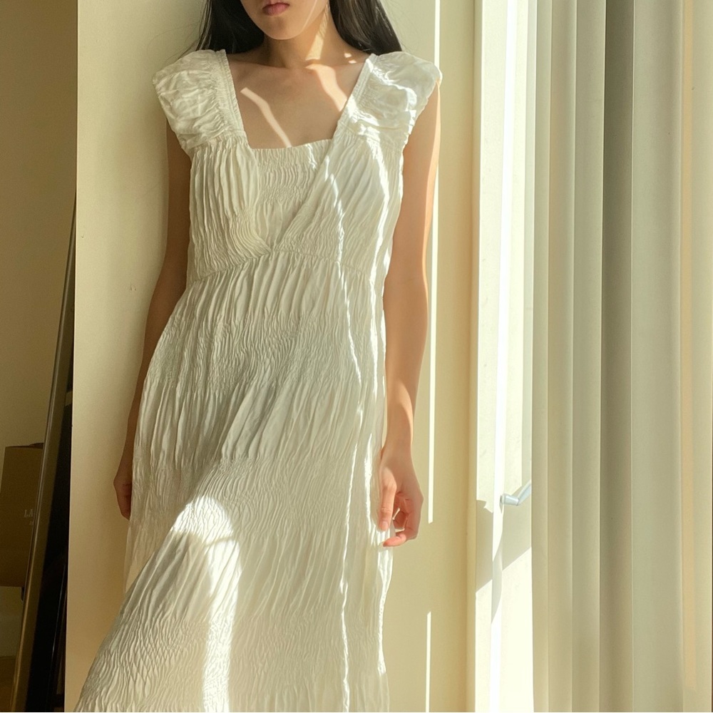 Strenesse Silk Tiered Ruched Pleated Cream Dress